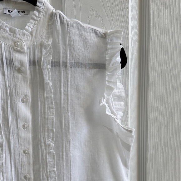 Express-NWOT- Sleeveless White Ruffle Blouse - Picture 4 of 6